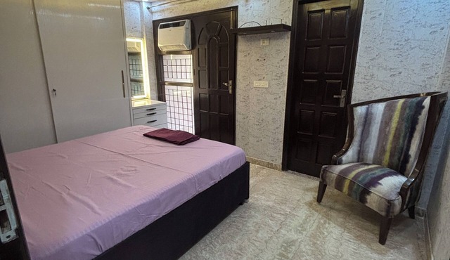 Tranquil 2-bedroom apartment in New Delhi with AC, WiFi