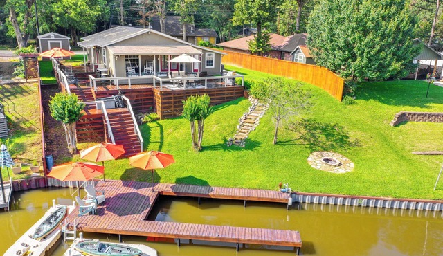 Tranquil Lakefront Getaway w/boat dock, kayaks and firepit. in Trinidad