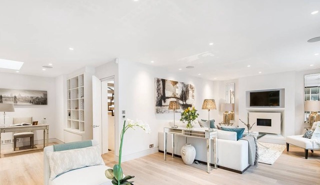 Ultra Luxury Pavilion Mews 4 Bed House in London