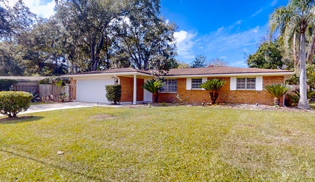 Updated dog-friendly home near water with private pool, patio, streaming, AC in Jacksonville