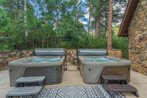 Upper Stone Lodge - Hot Tub & Game Room - Upper Unit in Cascade-Chipita Park