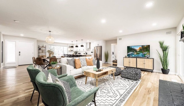 Upscale Boho Retreat w/Spa Patio in Centennial