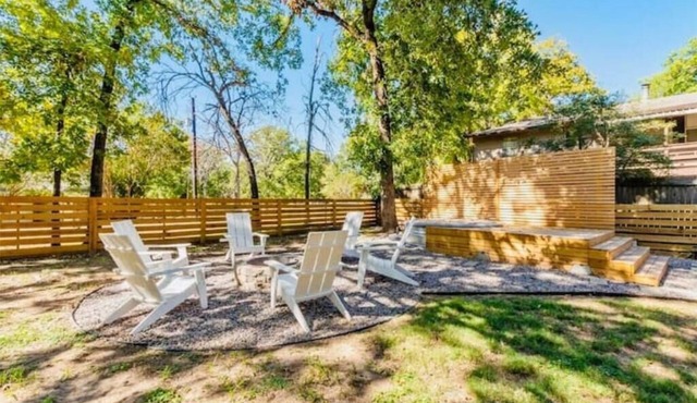 Vacation home in Tool Kemp, Firepit, Boat Ramp Access 5Min Walk Cedar Creek Lake in Tool