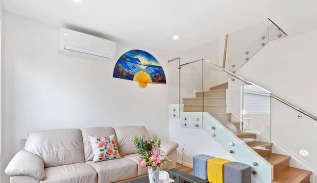 Ventura Retreat Townhouse with Parking and Patio in Auckland