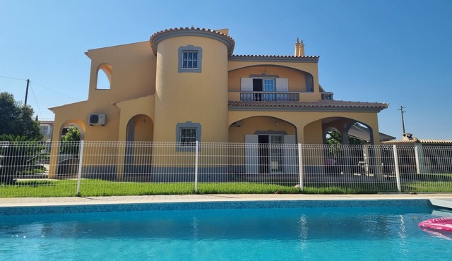 Villa 4 Chambres Proche mer Avec Piscine