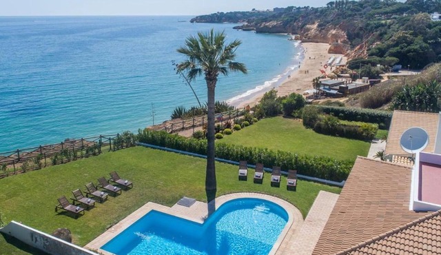 Villa Casa Amendoeiras by LovelyStay