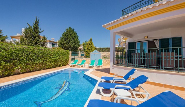 Villa Kelisia - A spacious 4 bedroom, 5 bathroom villa with private pool