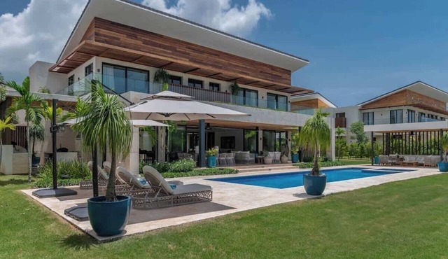 Villa Libertad, amazing pool ,modern design in La Romana