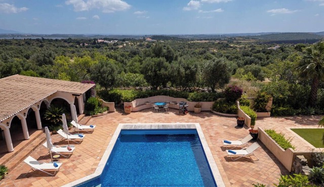 Villa Monte Estrelicias with large swimming pool, private tennis court and wooded grounds.