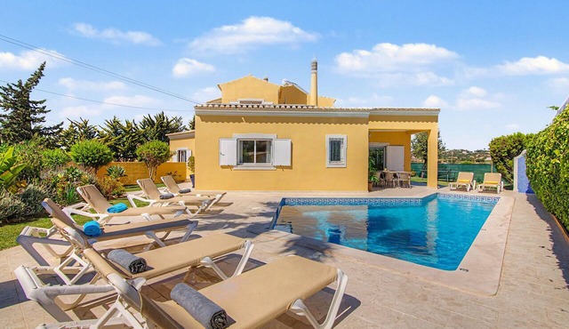 Villa 'Monte Galego' with Private Pool, Wi-Fi and Air Conditioning