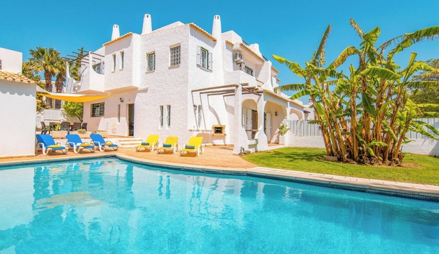 Villa with BBQ and pool in Albufeira