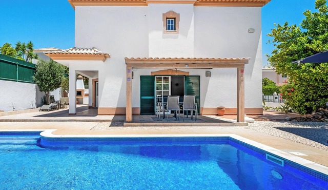 Villa with Heatable Pool & BBQ in Alcantarilha