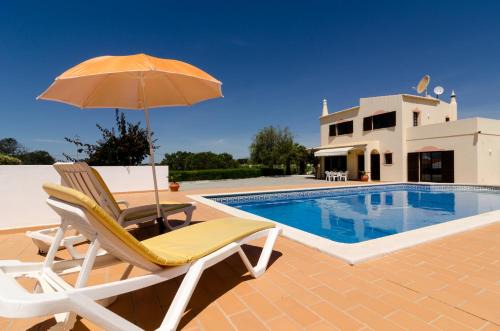 Villa with Private Pool Near Benagil & Marinha Beach