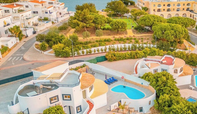 Villas with 2 Heatable Pools & BBQ