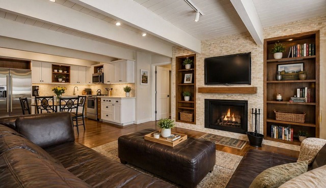 Walk Everywhere! Deluxe Downtown Condo w/Hot Tub in Aspen