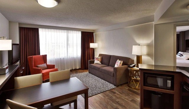 Washington DC Suites with Metro Access | Indoor Pool | 4 Units w/Free Breakfast in Washington