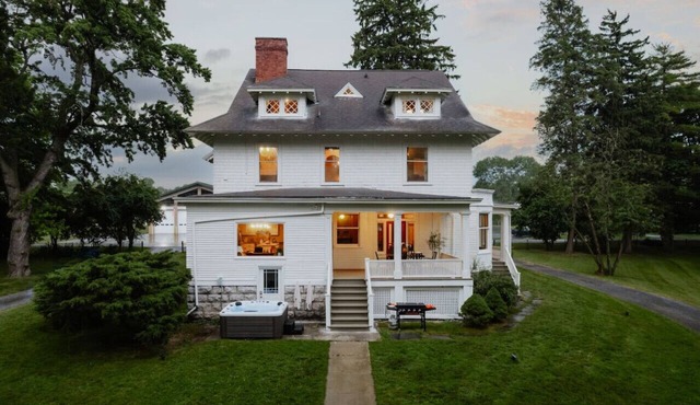Waterfront, Boat, Hot Tub, Movie Theater Firepit in Auburn