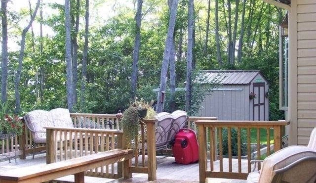 Waterfront Spacious 4 bedroom beach lake house in beautiful Brimley-Bay Mills in Brimley
