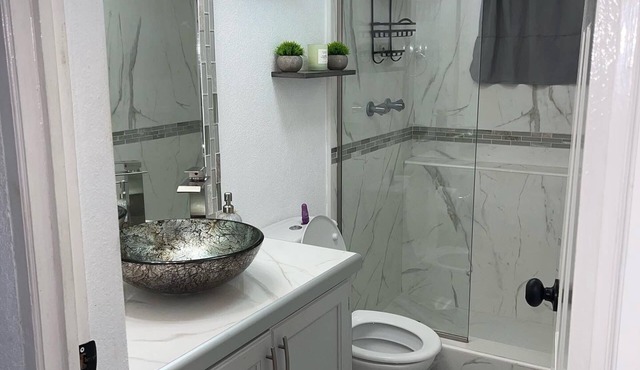 West view 1- ask about our special rates ! free wifi, modern, near the beach