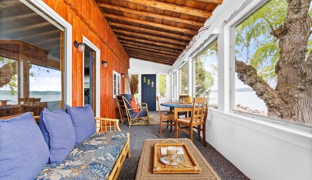 Willow Tree Cottage: Waterfront on Suttons Bay in Suttons Bay