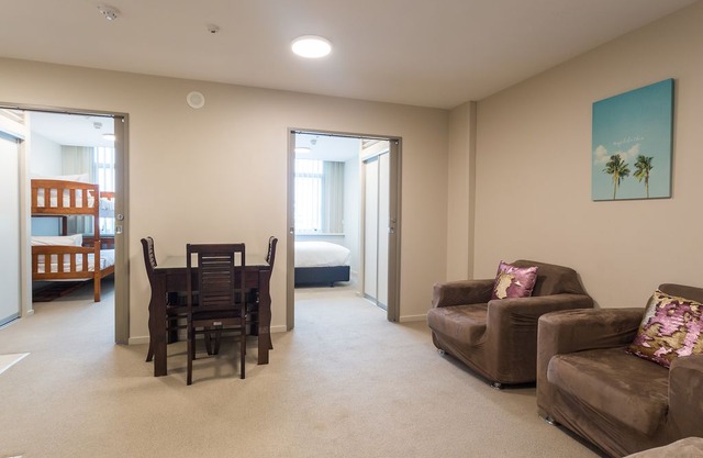 Kids love bunks and great location with carpark! in Auckland