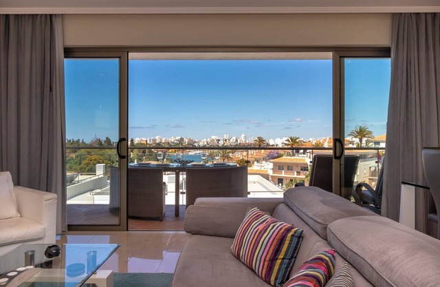 Premier nº 37 - Modern Two Bedroom Apartment with Sea Views