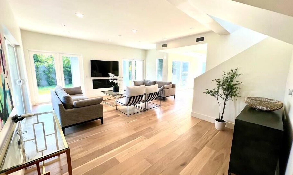 Silver Lake Villa | Gorgeous New "Cosmopolitan Arts House" in Prime Silverlake with Pool and Views!