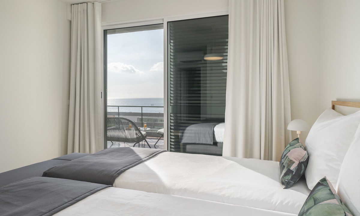 Sao Martinho Apartment | Duplex in the tourist area, with sea view - Lido I
