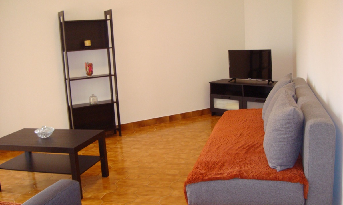 Alverca do Ribatejo Apartment | 2bed 15min Lisbon W/wifi, ac, Parking