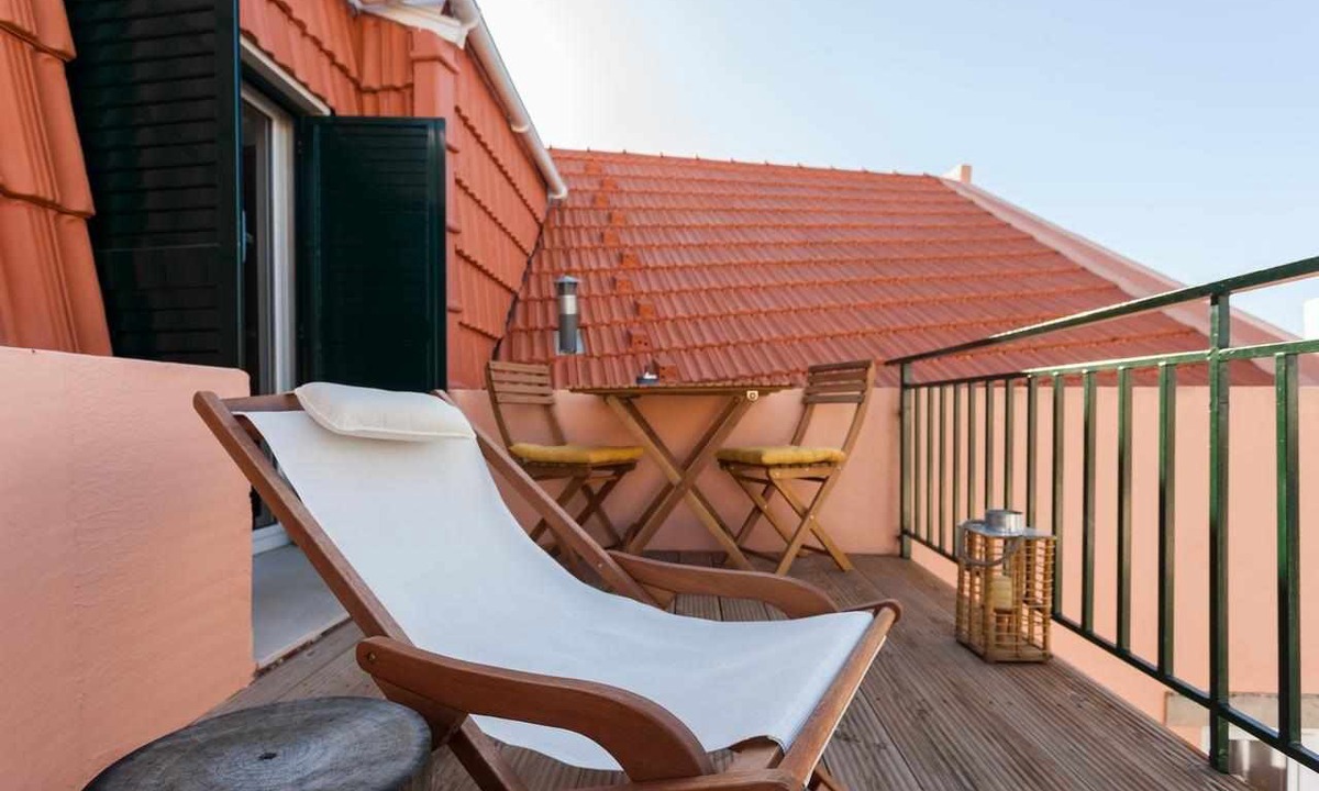 Merces Apartment | Charming Flat with A/C & Terrace in Príncipe Real
