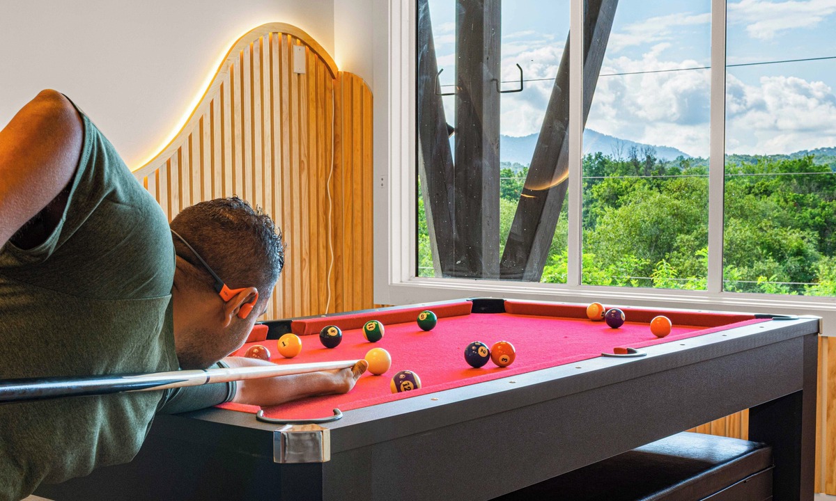 Asheville House | 🌄 Rooftop hot tub + panoramic views 🧖 Sauna, cold plunge, steam shower, gym 🎮 Pool table, arcade, 100” TV + grill deck