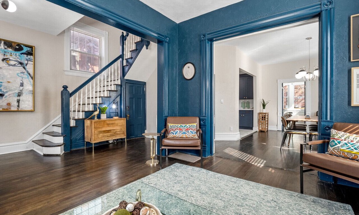 Shaw Apartment | Historic Shaw Home Sleeps 14 Near Zoo & Arch