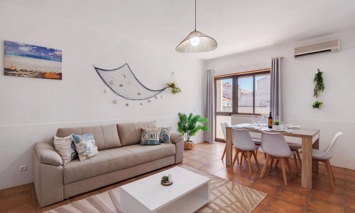 Vila Real Santo Antonio Apartment | Apartment 'Refúgio Do Mar' with Balcony, Wi-Fi and Air Conditioning