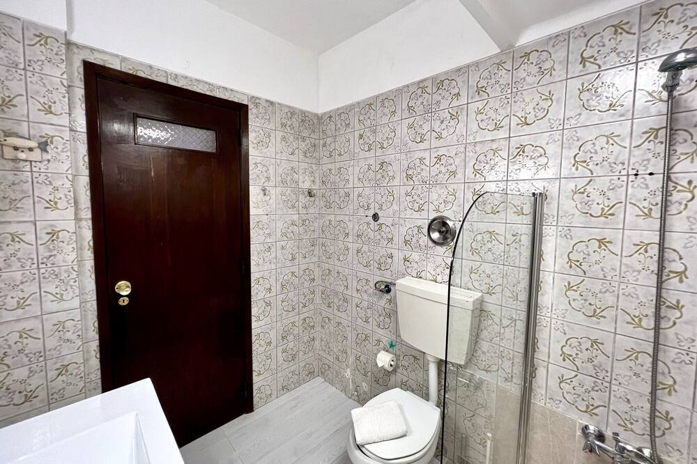 Photo of Bathroom in Peneco Beach