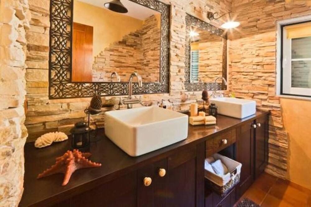 Photo of Bathroom in Penafiel