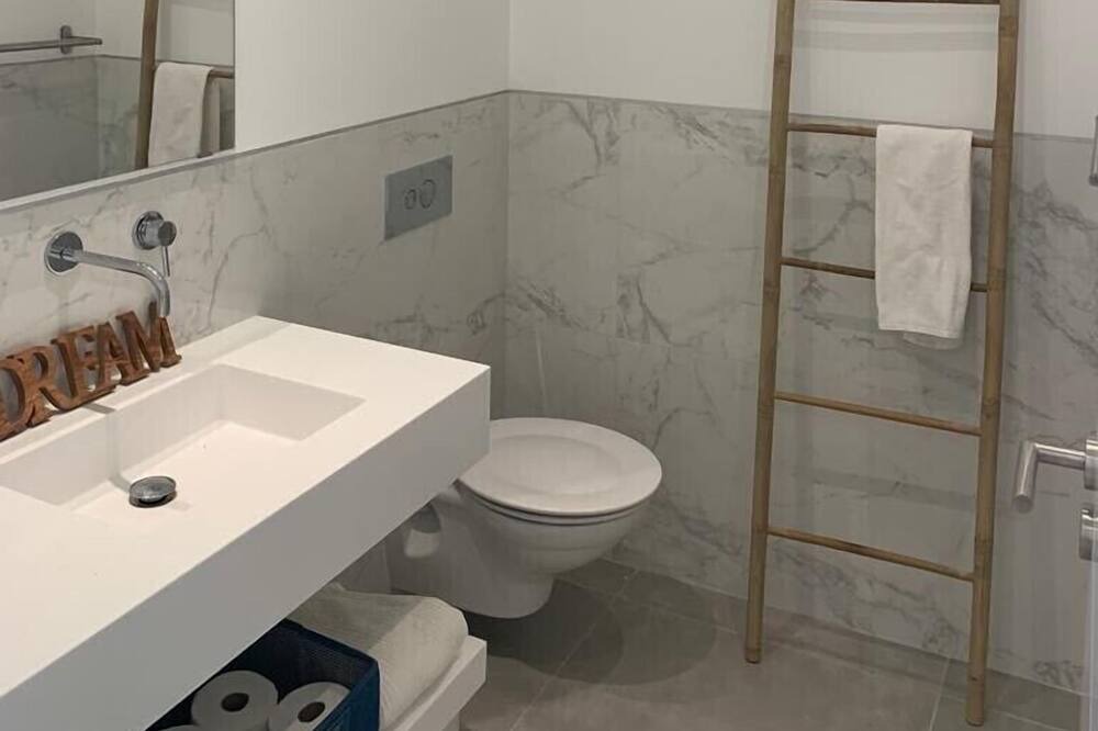 Photo of Bathroom in Almancil