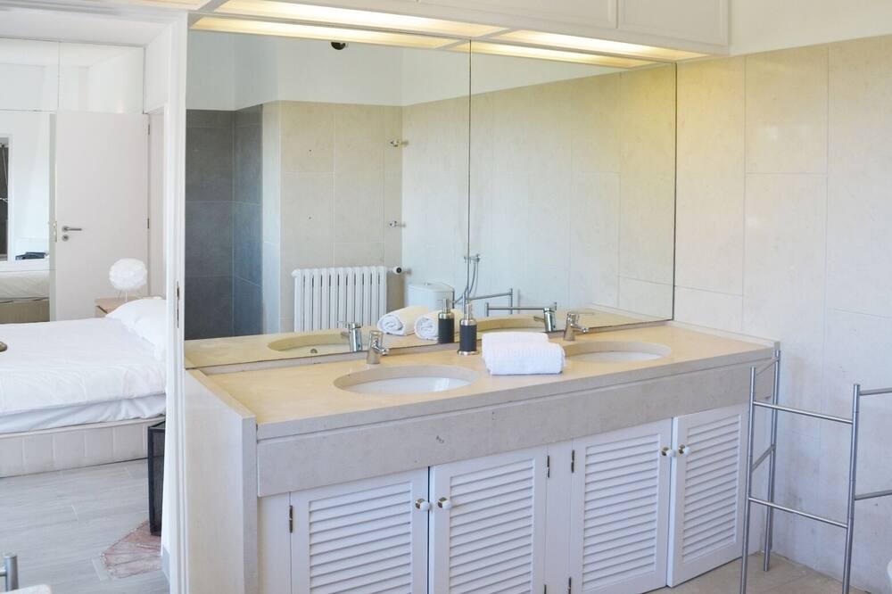 Photo of Bathroom in Monserrate