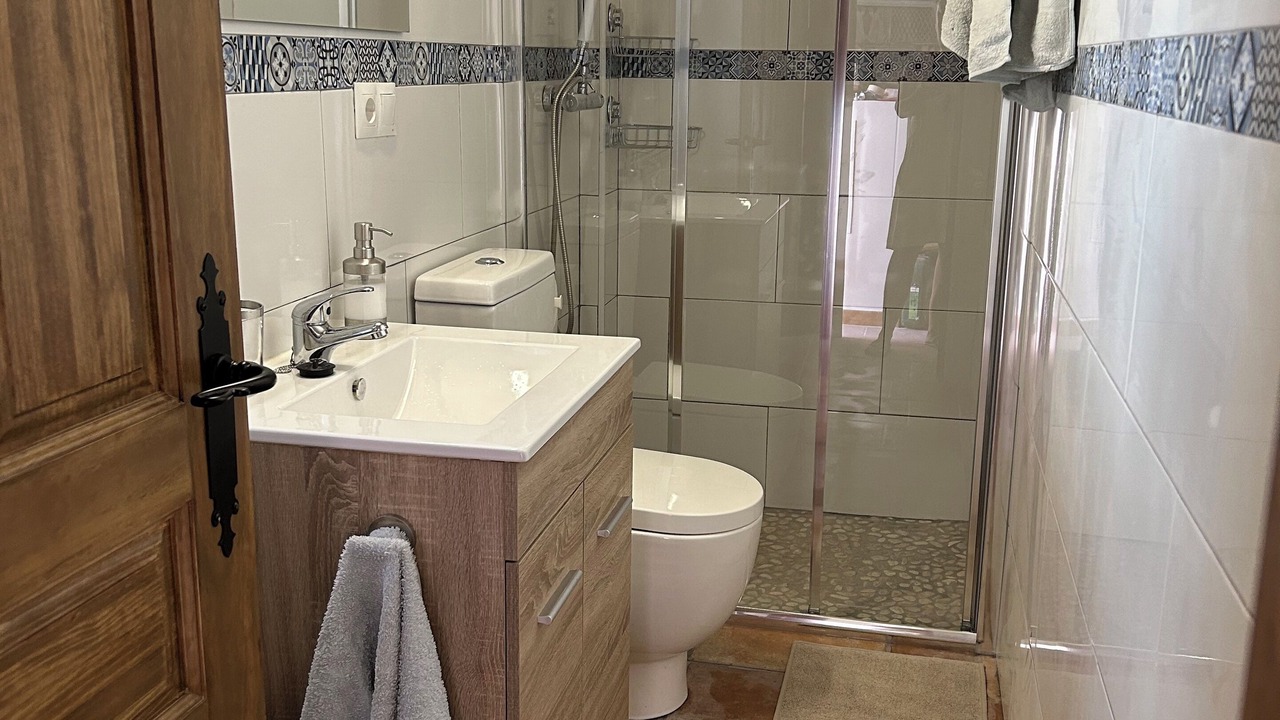 Photo of Bathroom in Retur