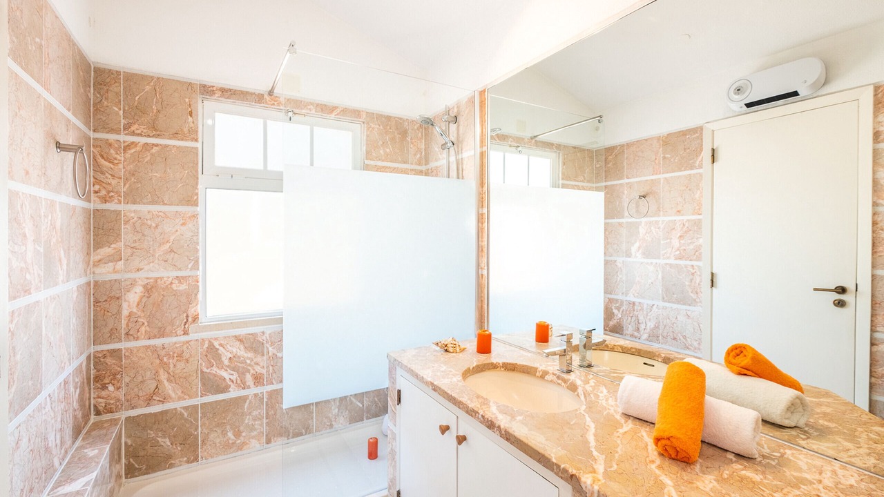 Photo of Bathroom in Gale