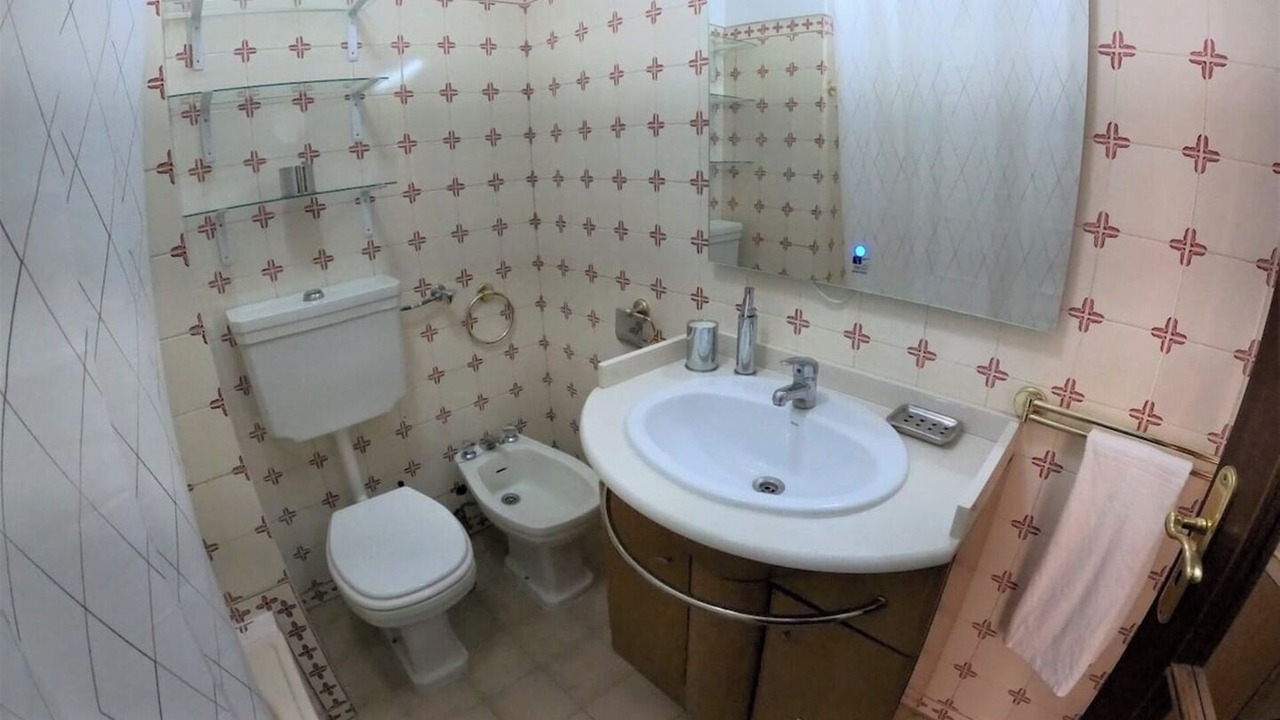 Photo of Bathroom in Linda-a-Velha