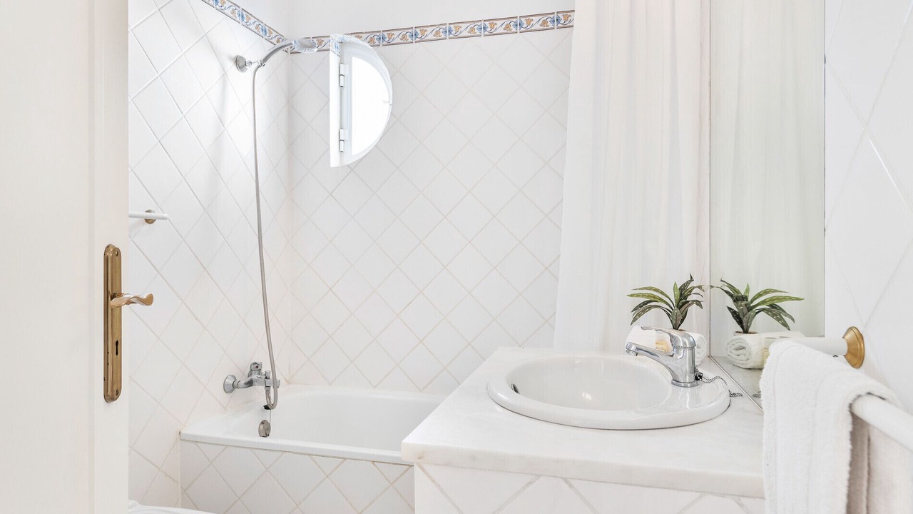 Photo of Bathroom in Gale