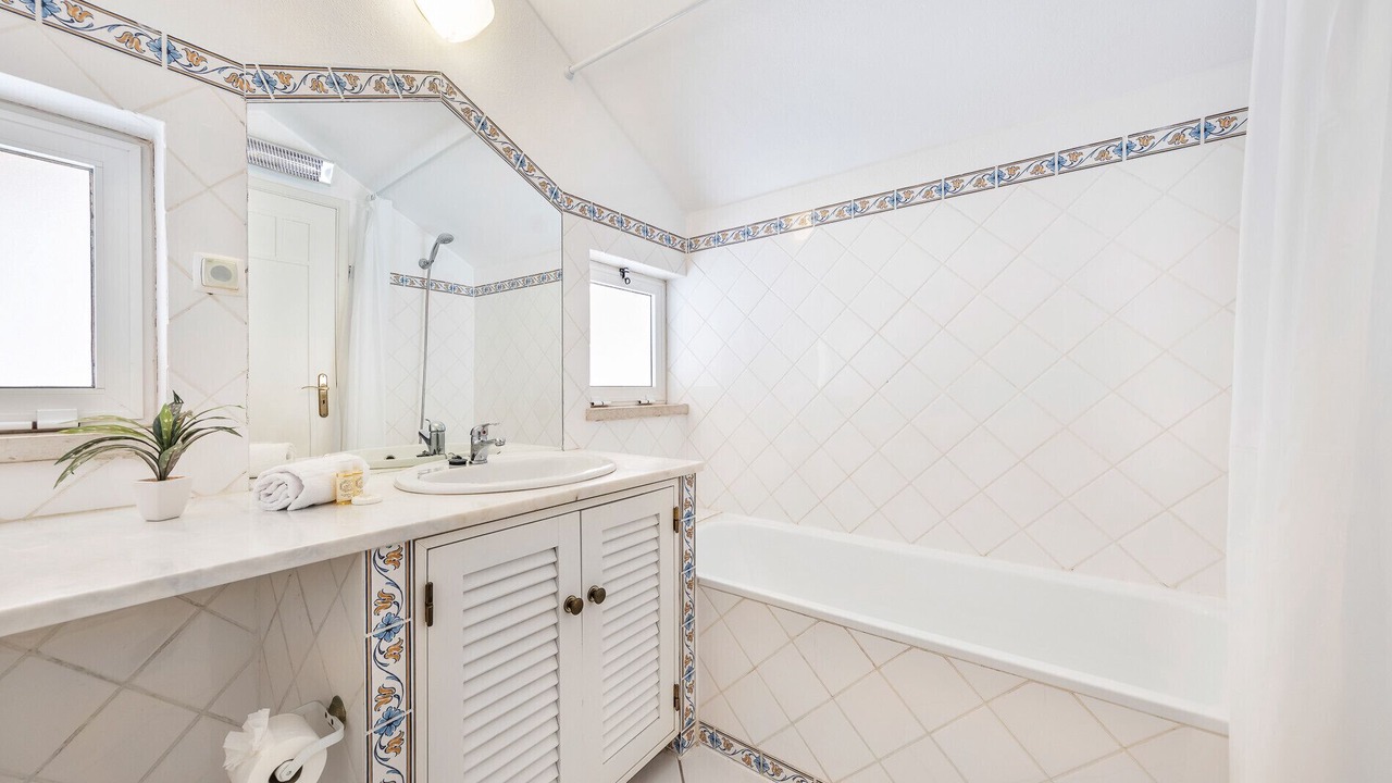 Photo of Bathroom in Gale