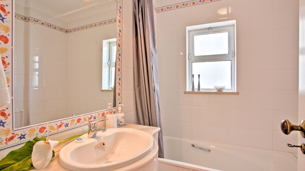 Photo of Bathroom in Meia Praia