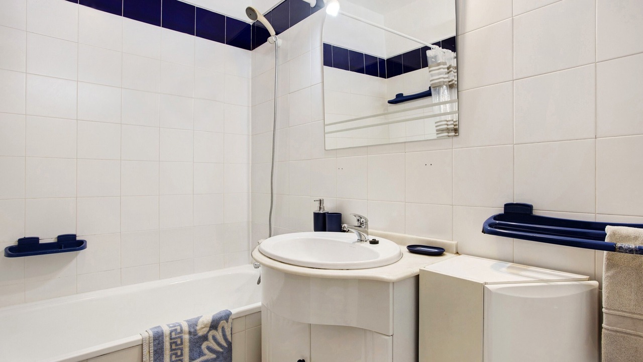 Photo of Bathroom in Meia Praia