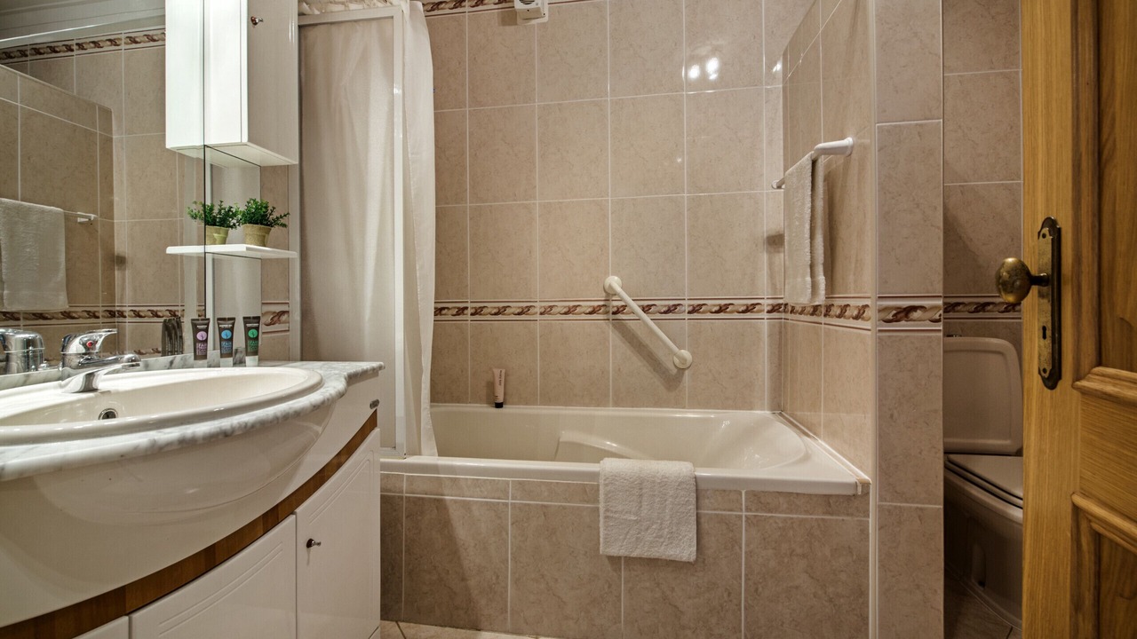 Photo of Bathroom in Gale