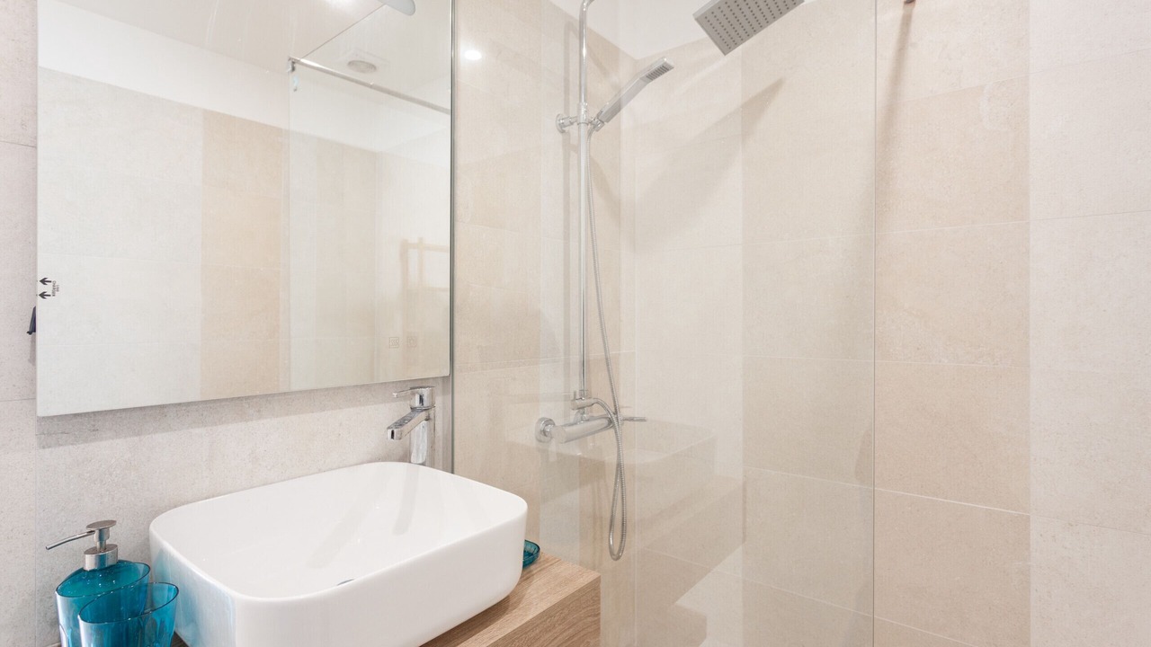 Photo of Bathroom in Linda-a-Velha