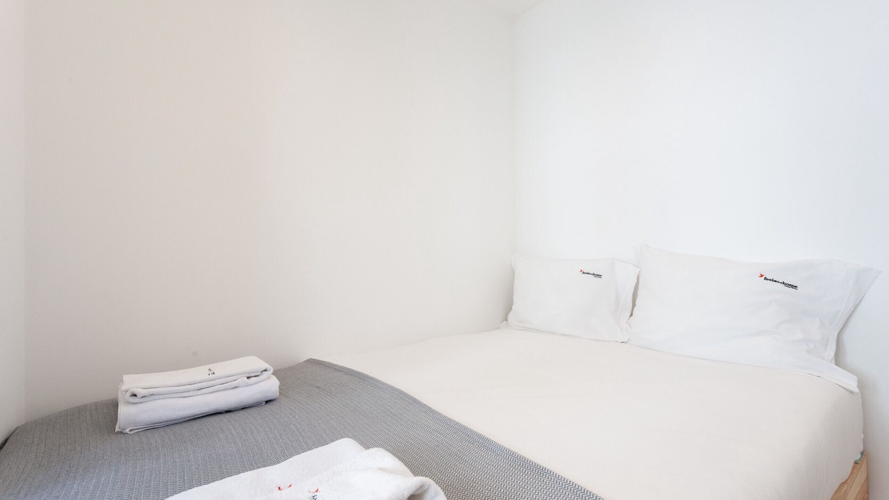 Photo of Bedroom in Linda-a-Velha
