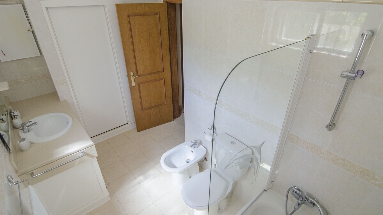 Photo of Bathroom in Quarteira