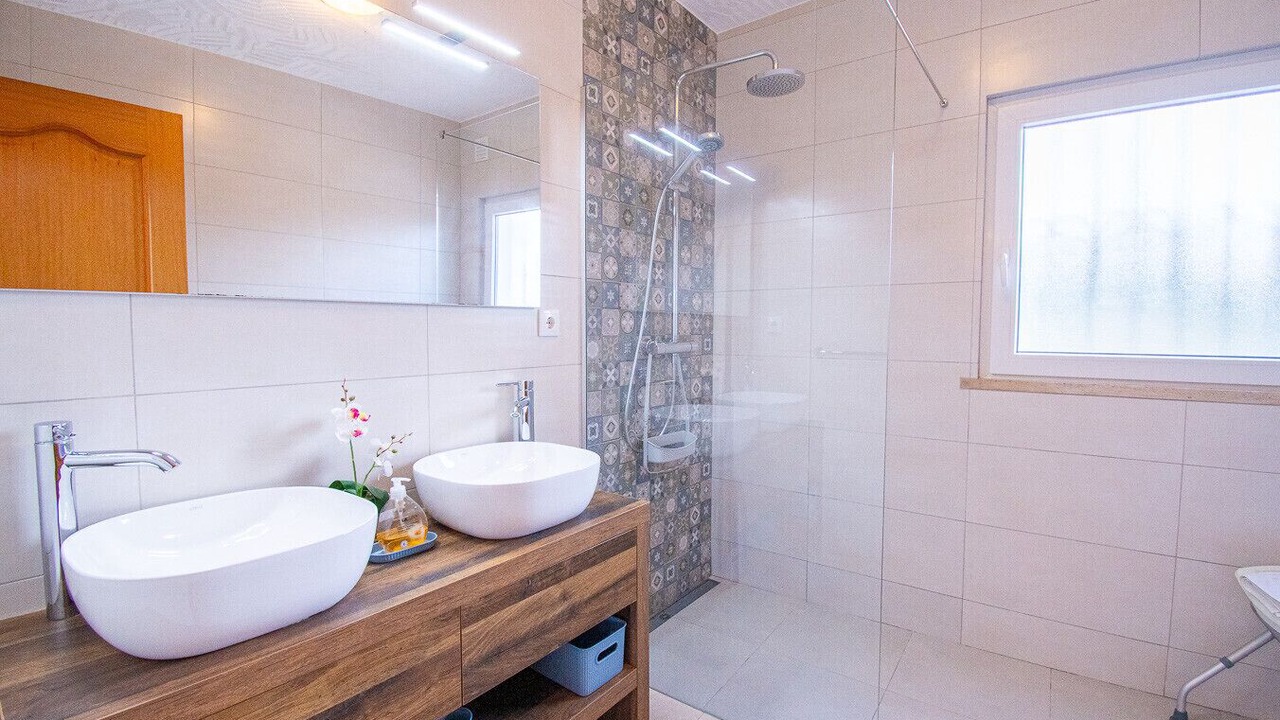 Photo of Bathroom in Lagoa e Carvoeiro