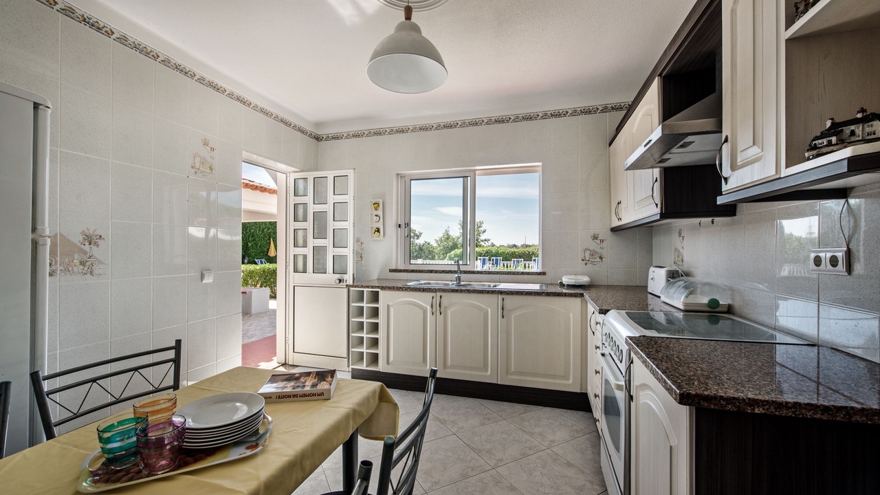 Photo of Kitchen in Monte Raposo